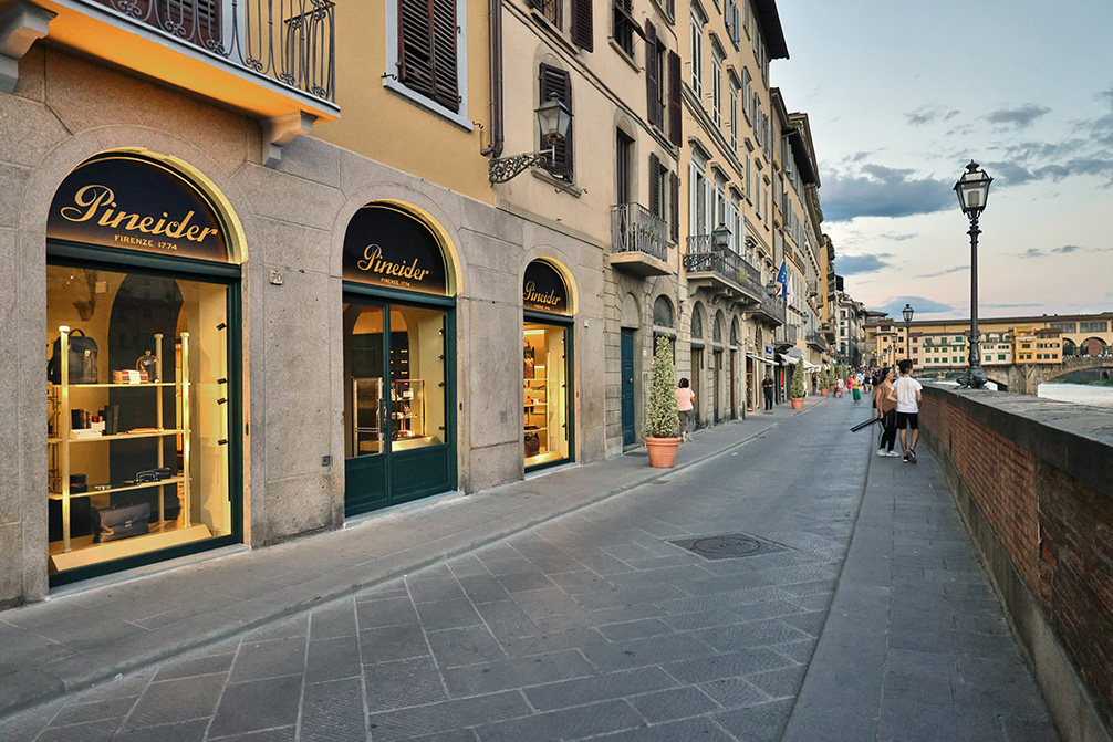 Pineider STORES
