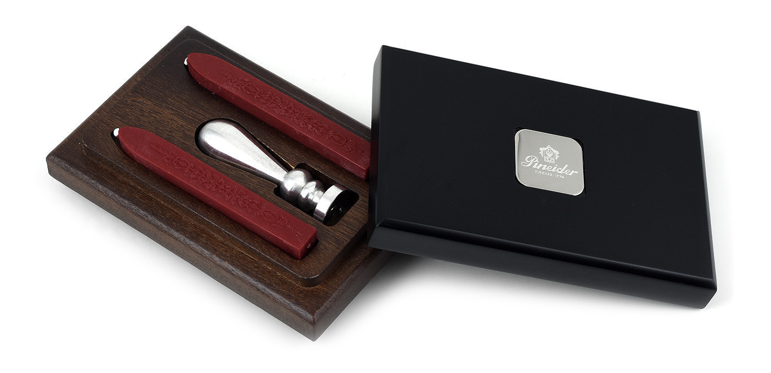 Personalised wax seal stamp with two sealing wax sticks with Pineider wood case